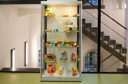 Vitrine für Kita Schule und Universität