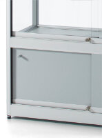 Standvitrine mit Unterschrank 100 cm breit aus Glas und Alu Silber mit 2 LED-Strips Vitrine grau freistehende Glasvitrine beleuchtet Ausstellungsvitrine Präsentationsvitrine abschließbar